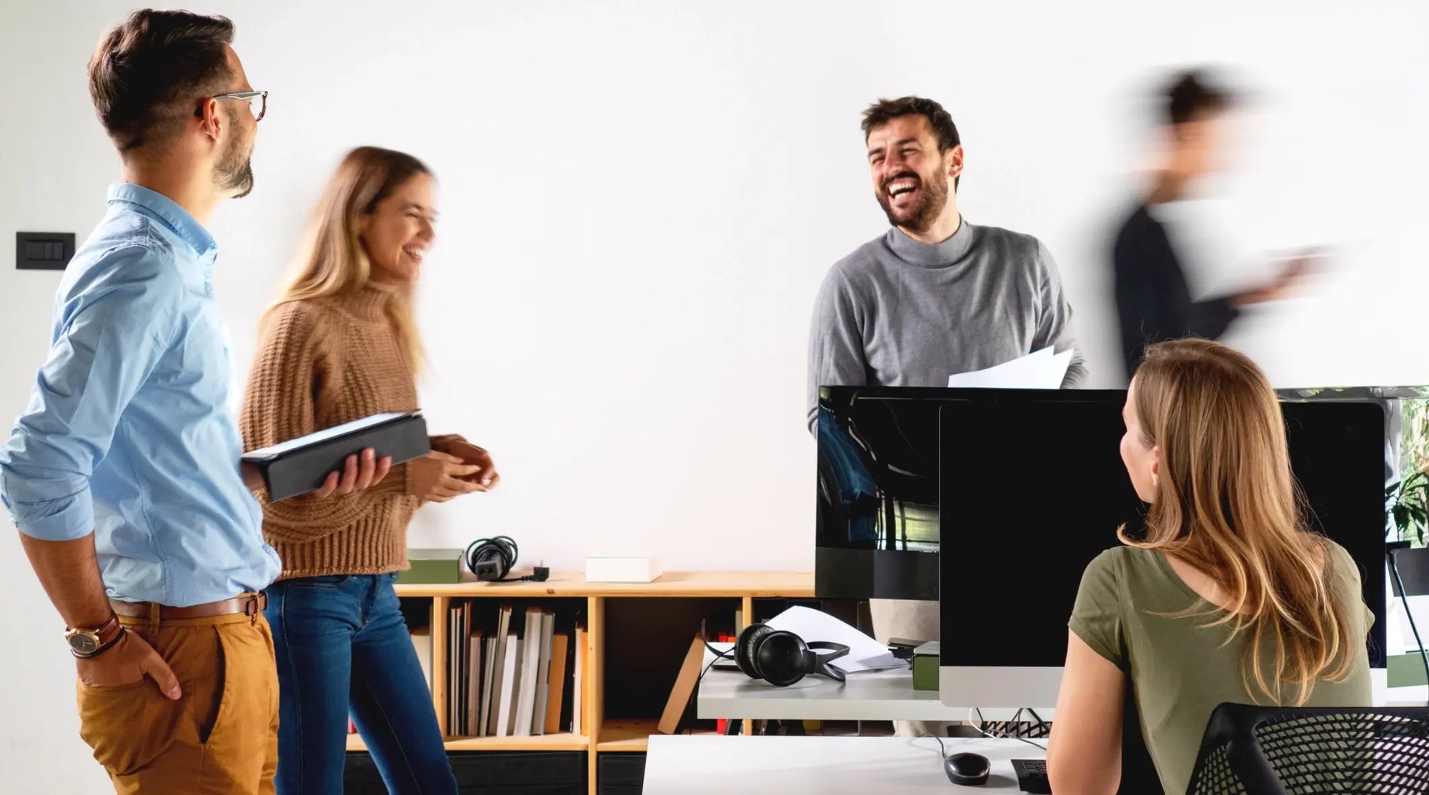 Groupe de personnes dans un espace de bureau